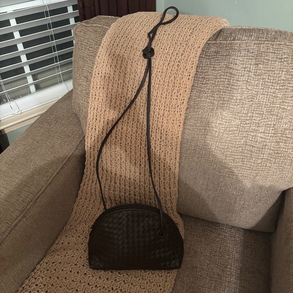 Brown Woven pattern leather purse - Picture 1 of 2
